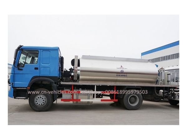 HOWO 10 Ton Intelligent Asphalt Distribution Truck