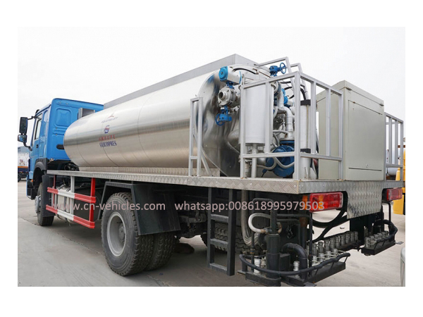 HOWO 10 Ton Intelligent Asphalt Distribution Truck