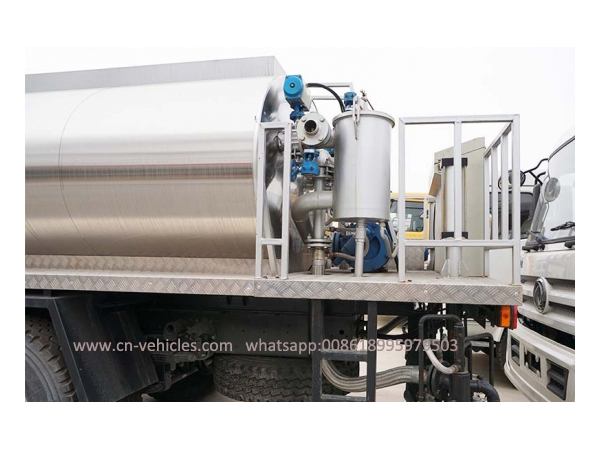 HOWO 10 Ton Intelligent Asphalt Distribution Truck