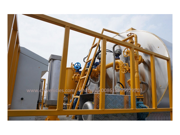 HOWO 15 Ton Intelligent Asphalt Distributor Truck