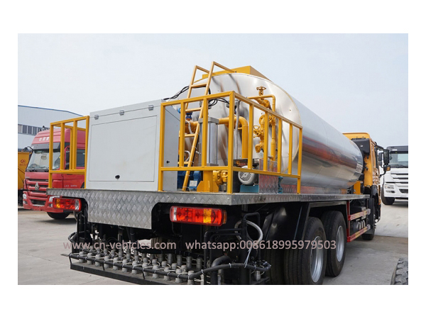 HOWO 15 Ton Intelligent Asphalt Distributor Truck