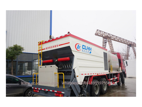 HOWO 23cbm Synchronous Chip Sealer Truck for Sales