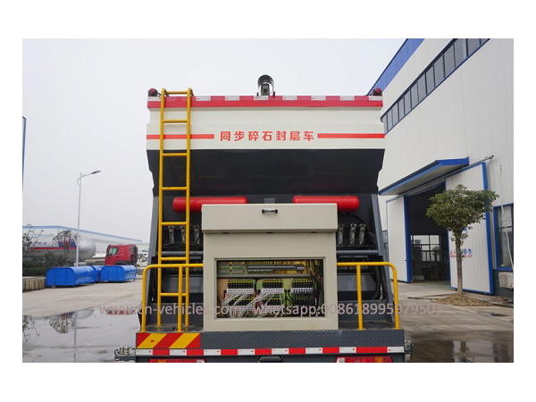 HOWO 23cbm Synchronous Chip Sealer Truck for Sales