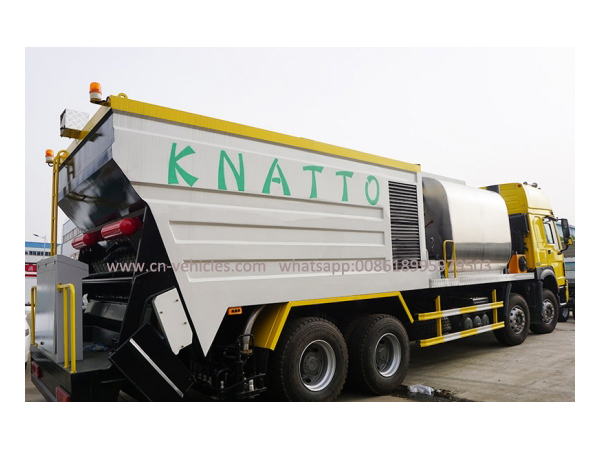 HOWO 8X4 Synchronous Chip Sealer Truck with 9 Cbm Asphalt Tank 14 Cbm Chip Bucket