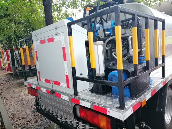Hyundai 6 wheel Road Construction Spray Bitumen Distributor Truck