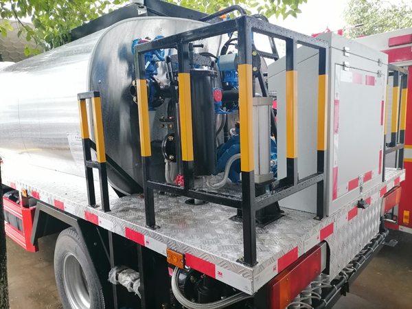 Hyundai 6 wheel Road Construction Spray Bitumen Distributor Truck