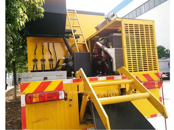 Sinotruck howo 10 tyre 8cbm Slurry Seal Coat Truck For Sales