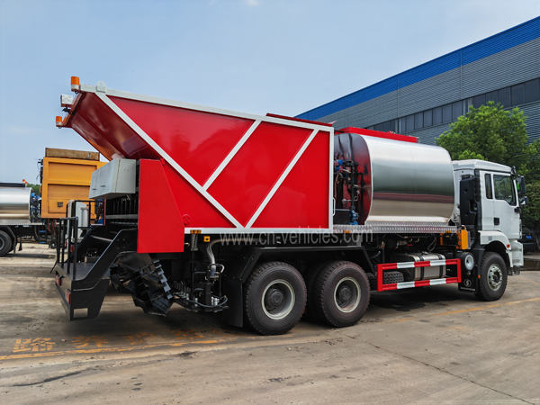Shacman H3000 Asphalt Synchronous Chip Sealing Distributors And Equipment Truck