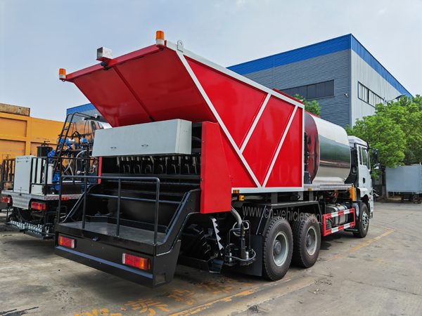 Shacman H3000 Asphalt Synchronous Chip Sealing Distributors And Equipment Truck