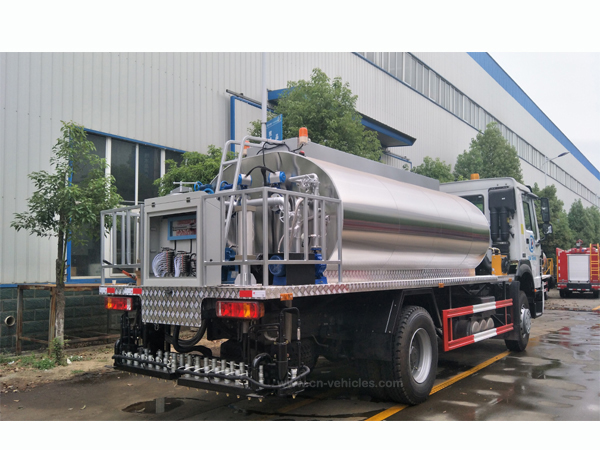 Sinotruck howo 10 tons Asphalt Distribution Truck Bitumen Tank Truck