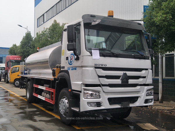 Sinotruck howo 10 tons Asphalt Distribution Truck Bitumen Tank Truck