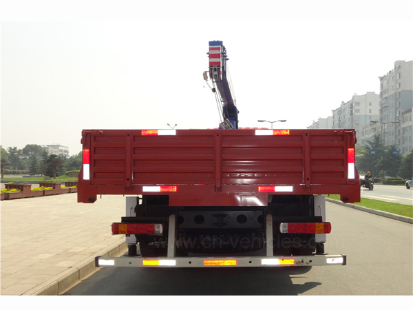 5 Ton Dongfeng Dump Truck With a Crane