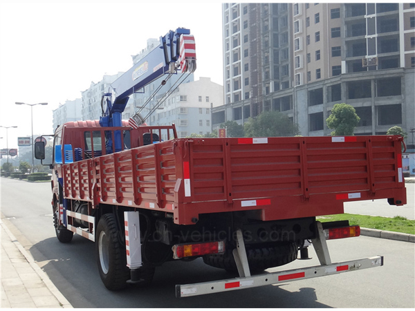 5 Ton Dongfeng Dump Truck With a Crane