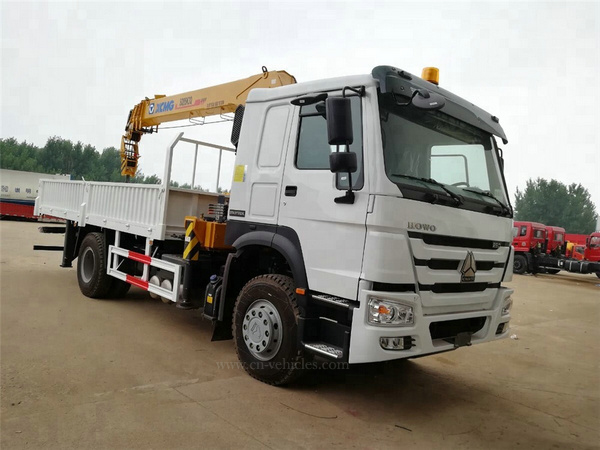 chinese factory sale new right hand drive sinotruk howo boom crane truck 8ton
