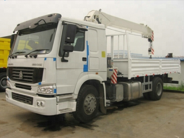 chinese factory sale new right hand drive sinotruk howo boom crane truck 8ton