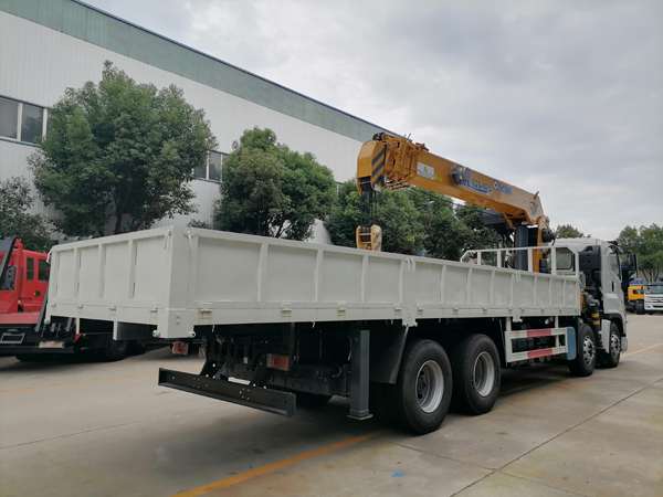 ISUZU GIGA 16 Wheels 16 Ton Hydraulic Mobile Straight Boom Arm Crane Truck With High Position Seat For Heavy Duty Equipments Delivery
