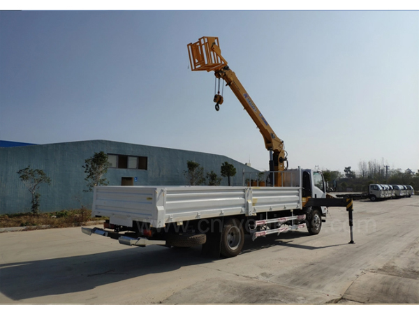 Isuzu 600p 700p 4tons 5tons 6.3tons 7tons 8tons Crane Truck Mounted XCMG Crane