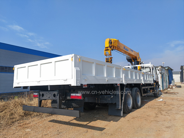 12 Tons Truck Mounted Straight 4 Arm Telescopic Crane China CLW 10 Wheels Hoisting Truck with Cranes