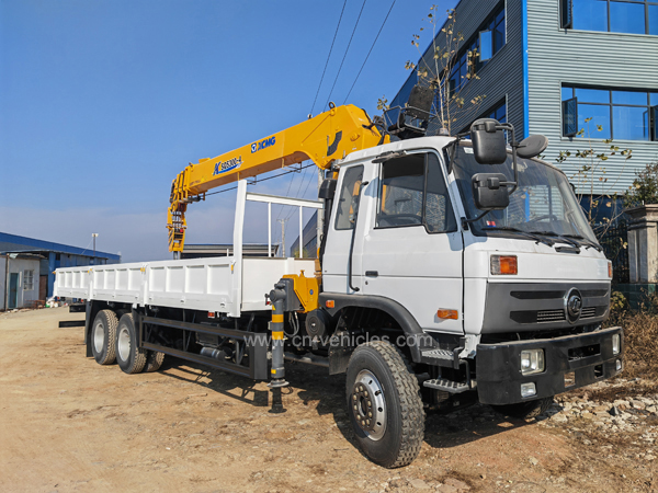 12 Tons Truck Mounted Straight 4 Arm Telescopic Crane China CLW 10 Wheels Hoisting Truck with Cranes
