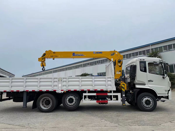 Dongfeng Kr XCMG 6.3tons Hydraulic Telescopic Boom Mounted Crane Cargo Lift Axle Truck