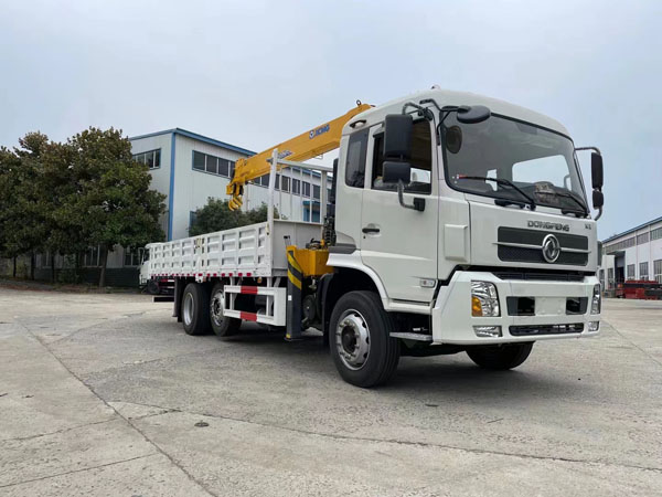 Dongfeng Kr XCMG 6.3tons Hydraulic Telescopic Boom Mounted Crane Cargo Lift Axle Truck