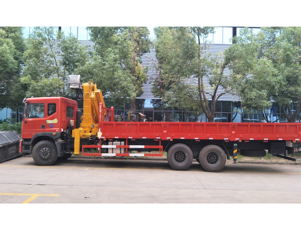 Dongfeng 25 Ton Folding Crane Mounted Truck for Sales