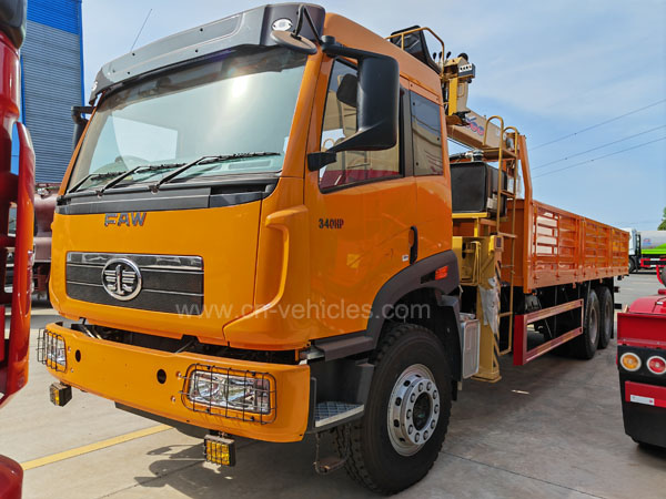 High Operating Efficiency UNIC 16 Ton Stiff Boom Crane with FAW Cargo UNIC Truck Crane