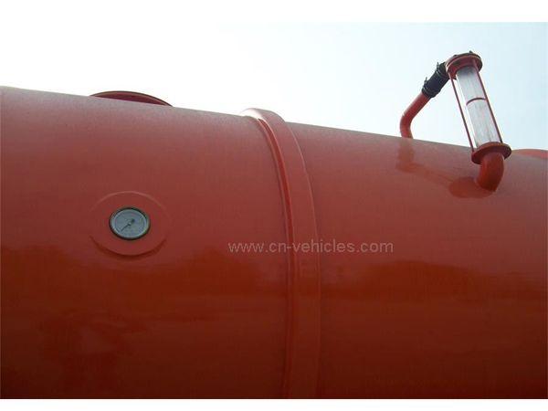 Sinotruk HOWO Vacuum Suction Truck With Jetting Cleaning KEG Pipe Nozzle 12m3 Tanker