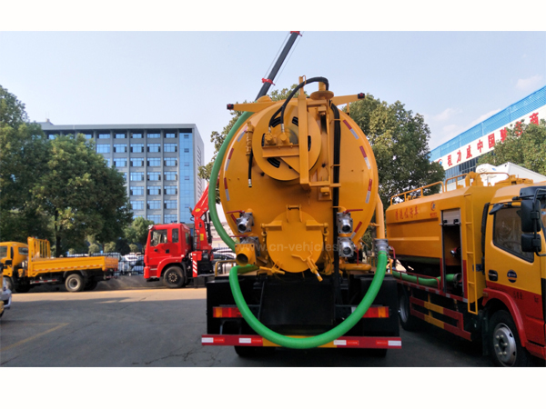 Dongfeng Cummis Engine 22cbm Septic Sewer Truck  With Vacuum Tanker For Sale