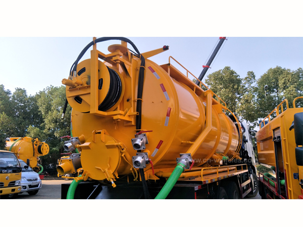 Dongfeng Cummis Engine 22cbm Septic Sewer Truck  With Vacuum Tanker For Sale