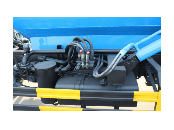 5000L Dongfeng Sewer Suction Vehicles For Sale