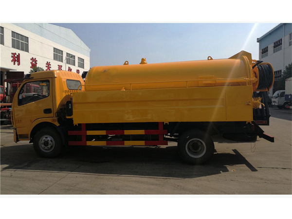 Dongfeng DFAC 5000L Vacuum Sewage Suction Tanker Truck