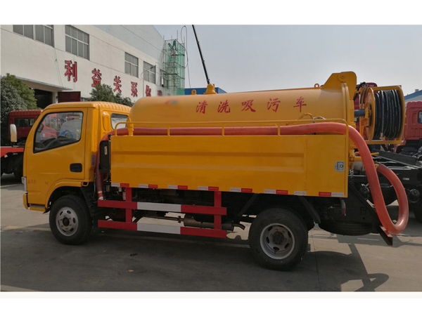 Dongfeng DFAC 5000L Vacuum Sewage Suction Tanker Truck