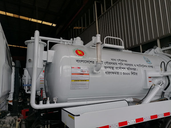 Dongfeng DFAC 3000liter Vacuum Sewage Fecal Suction truck 