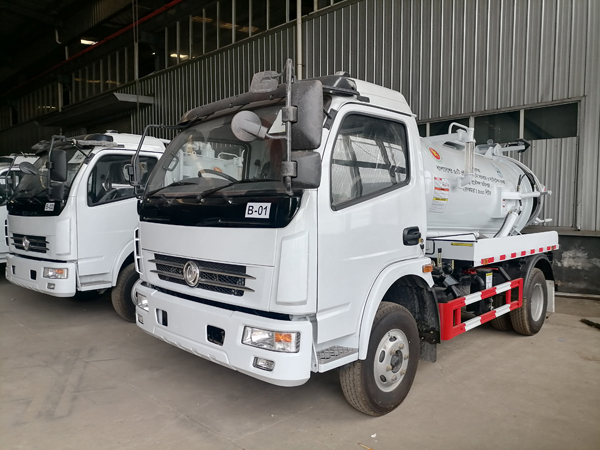 Dongfeng DFAC 3000liter Vacuum Sewage Fecal Suction truck 