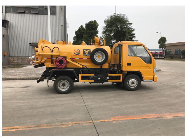 Forland  68HP 2000liters Vacuum Fecal Suction Truck Septic Tank Truck