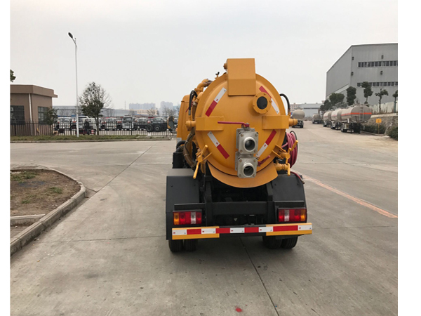 Forland  68HP 2000liters Vacuum Fecal Suction Truck Septic Tank Truck