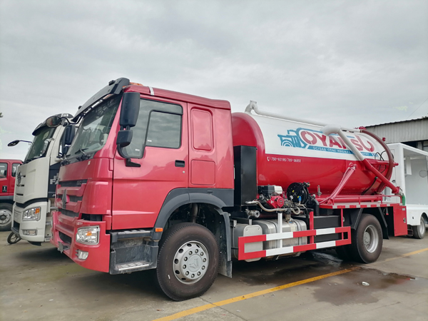 Sinotruck HOWO 2020 New Model 6 Tyre 10000 Liters Vacuum Sewage Suction Septic Tanker Truck With Self Dumping System
