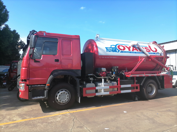 Sinotruck HOWO 2020 New Model 6 Tyre 10000 Liters Vacuum Sewage Suction Septic Tanker Truck With Self Dumping System