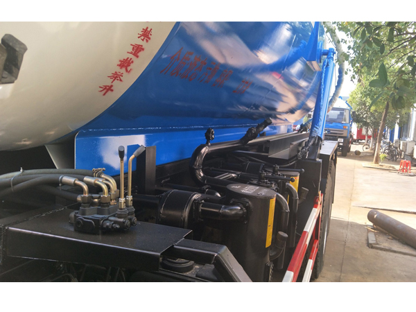 Dongfeng 20cbm Vacuum Suction Sewage Truck for Sales