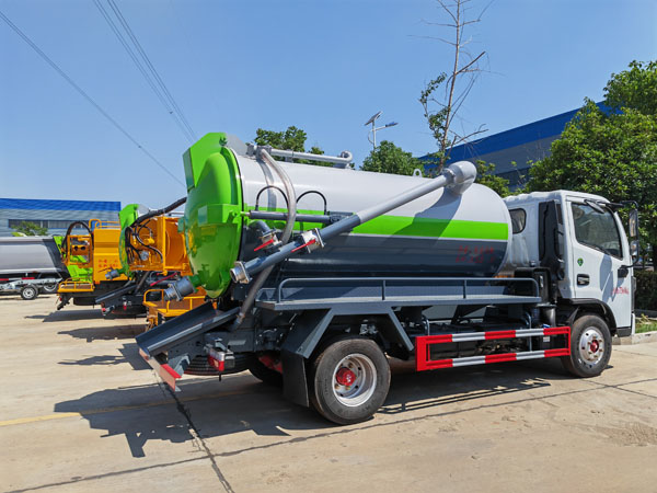 Dongfeng dfac Dollcar 5000liter 5bm Sewage Sewer Toilet Suck Excrement Suction Vehicle China Manufacture 