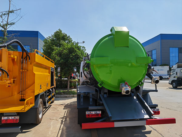 Dongfeng dfac Dollcar 5000liter 5bm Sewage Sewer Toilet Suck Excrement Suction Vehicle China Manufacture 