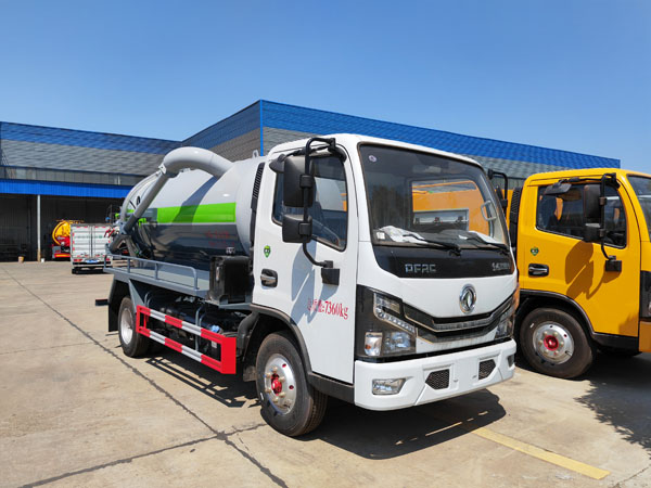 Dongfeng dfac Dollcar 5000liter 5bm Sewage Sewer Toilet Suck Excrement Suction Vehicle China Manufacture 