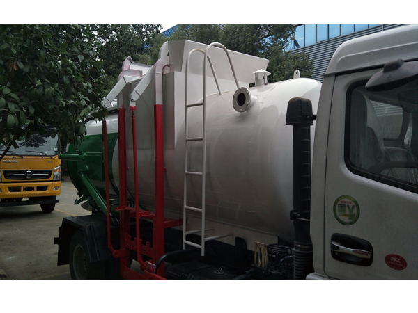 Dongfeng 6000 Liters Fecal Tanker Suction Truck for Sales