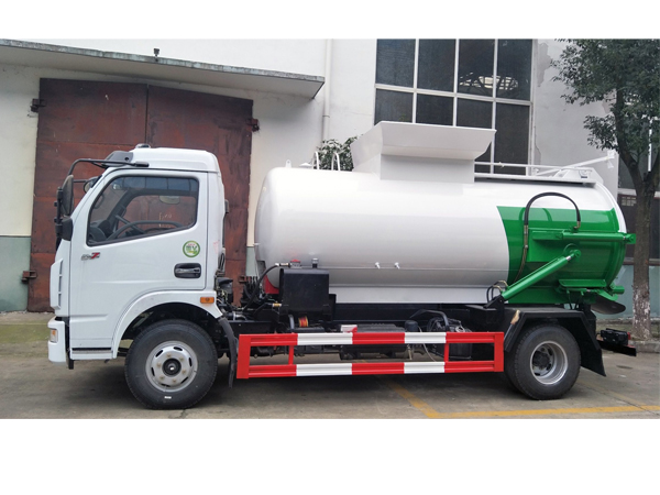 Dongfeng 6000 Liters Fecal Tanker Suction Truck for Sales