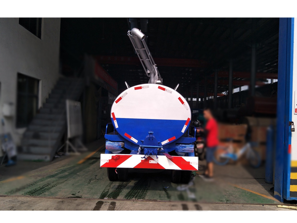 Dongfeng 8000L Vacuum Suction Droppings Fecal Truck