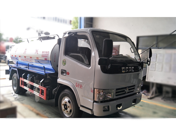 Dongfeng 8000L Vacuum Suction Droppings Fecal Truck