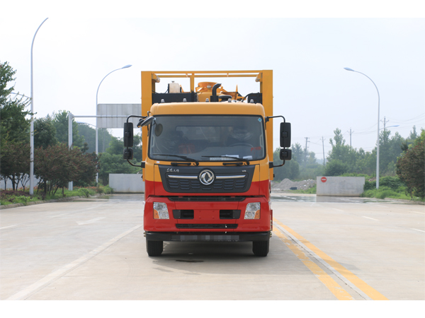 Dongfeng KR 15000 Liter Suction Vacuum Pump Truck