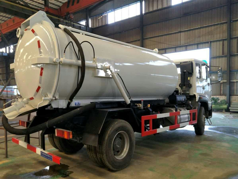 Sinotruck HOWO 16 Cubic Meter  Vacuum Suction Sewage Truck