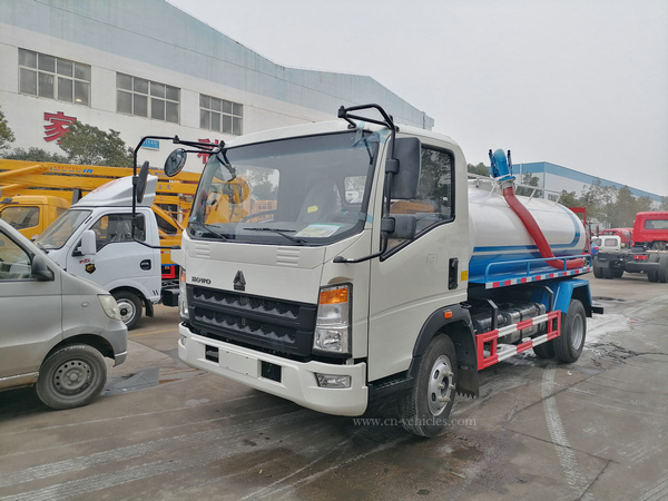 Sinotruk howo 5 Cubic Meter Fecal Suction Truck For Sales